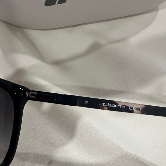 Liz Claiborne Black Frame Sunglasses with Gradient Gray Lenses main image 6